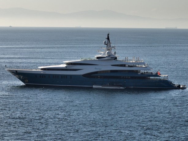 Herkes bu soruyu merak ediyor! Esrarengiz yat İstanbul’da