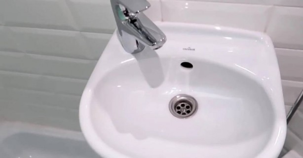 Foto - Herkes bunu merak ediyordu! Her lavaboda bulunan o deliklerin sırrı ortaya çıktı! Meğer günlük hayatımızın gizli kahramanıymış