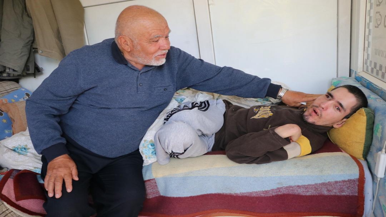 Foto - Herkes gitti, bir tek o kaldı! Terk edilen mahalleyi 35 yıldır bekliyor! Sebebi "Helal olsun Ali amca" dedirtti