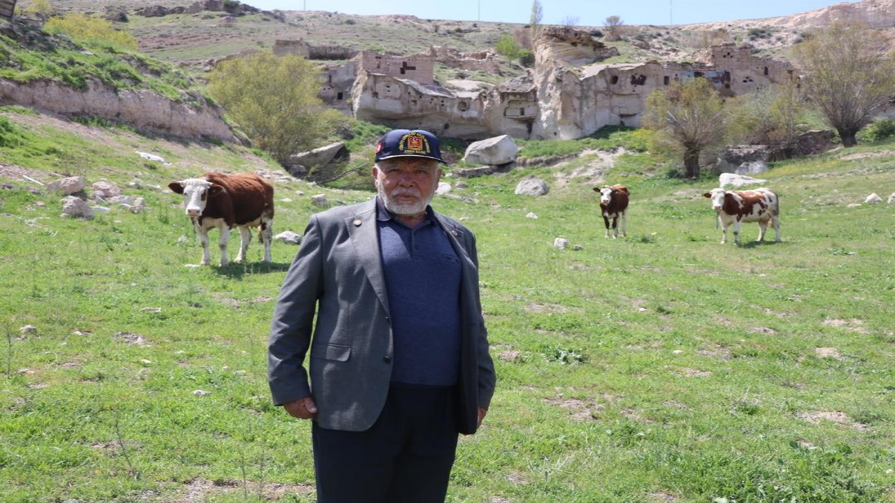 Foto - Herkes gitti, bir tek o kaldı! Terk edilen mahalleyi 35 yıldır bekliyor! Sebebi "Helal olsun Ali amca" dedirtti