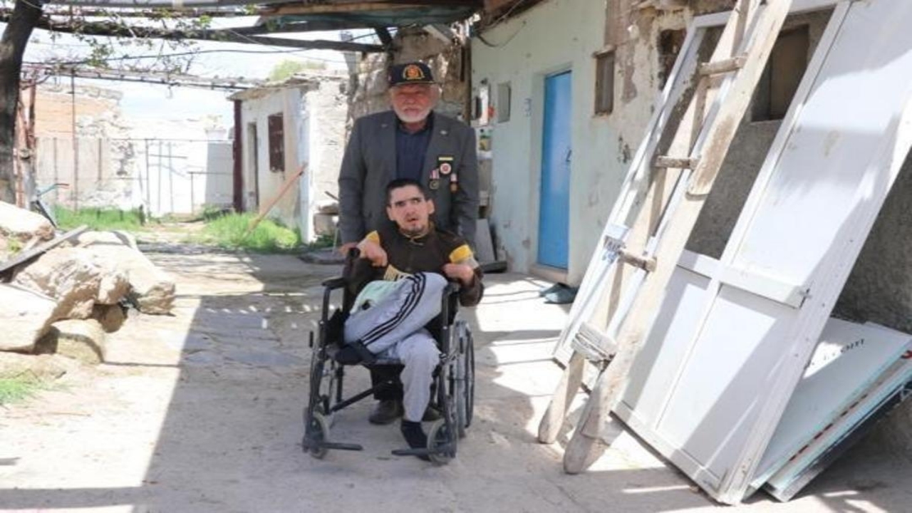 Foto - Herkes gitti, bir tek o kaldı! Terk edilen mahalleyi 35 yıldır bekliyor! Sebebi "Helal olsun Ali amca" dedirtti