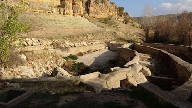 Foto - Herkes gizemli mağarayı merak ediyor! Sular çekilince...