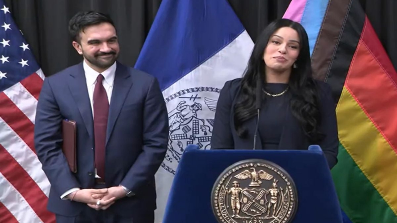 Herkes göklere çıkartıyordu! New York’un Müslüman belediye başkanından "Yazıklar olsun" dedirten "LGBT" kararı