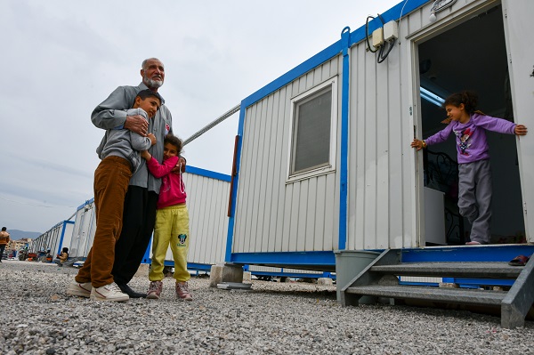 Foto - Herkes Halil Amca’yı konuşuyor! Önce patlamadan sonra yıkılan evden kurtuldu