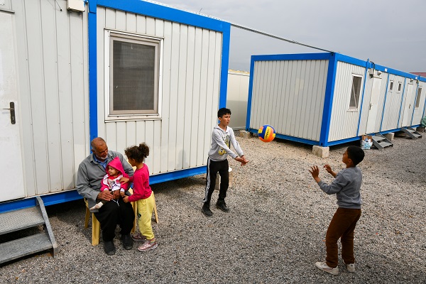 Foto - Herkes Halil Amca’yı konuşuyor! Önce patlamadan sonra yıkılan evden kurtuldu
