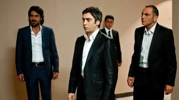 Foto - Herkes Kurtlar Vadisi Kaos'u bekliyordu! Yıldız isim ters köşenin en büyüğünü yaptı... İşte yeni dizisi