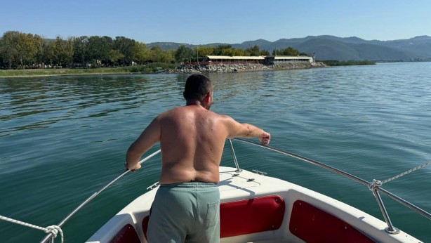 Foto - Herkes ne olduğunu merak ediyor: İznik gölünde şaşırtan cisim!