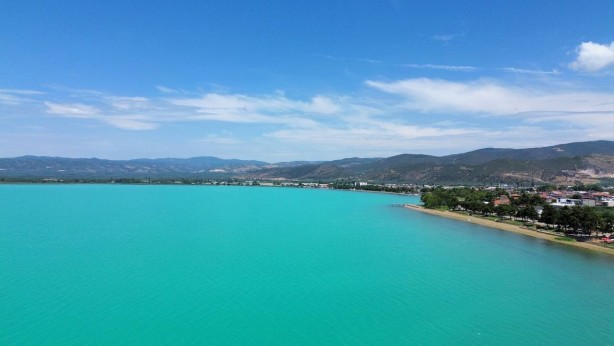 Herkes ne olduğunu merak ediyor: İznik gölünde şaşırtan cisim!