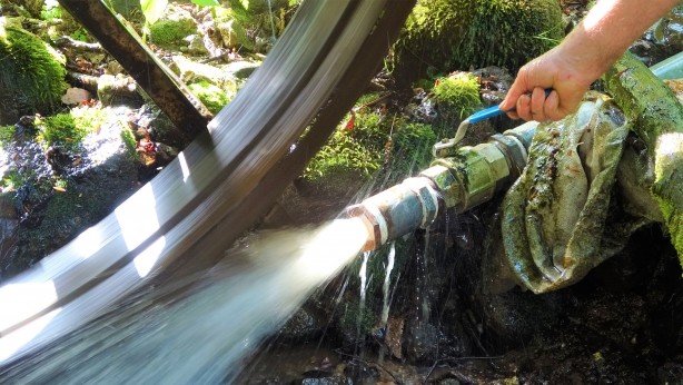 Foto - Herkes ona 'olmaz, yapamazsın' dedi ama emekli imam yaptı! İşte sudan bedava elektrik