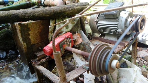 Foto - Herkes ona 'olmaz, yapamazsın' dedi ama emekli imam yaptı! İşte sudan bedava elektrik