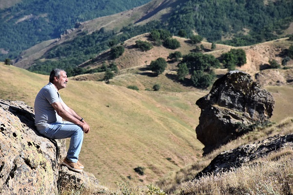 Foto - Herkes onu merak ediyor! Bu kaya ziyaretçi akınına uğruyor