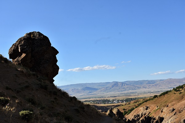 Foto - Herkes onu merak ediyor! Bu kaya ziyaretçi akınına uğruyor
