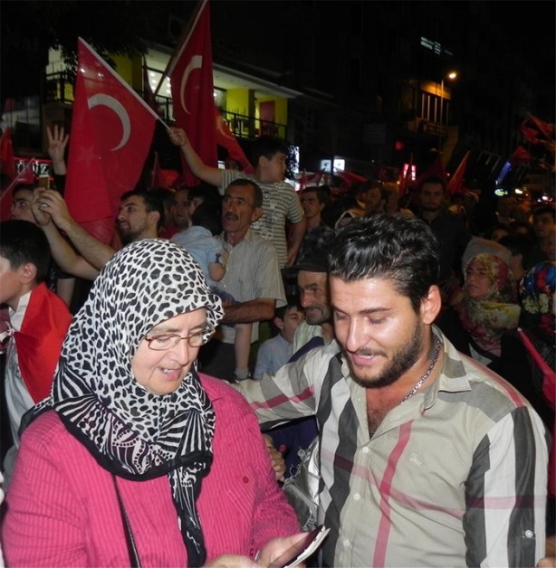 Foto - Herkes onunla fotoğraf çektirmek istiyor! Bakın neden...