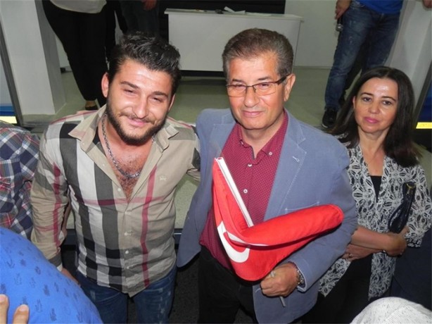 Foto - Herkes onunla fotoğraf çektirmek istiyor! Bakın neden...