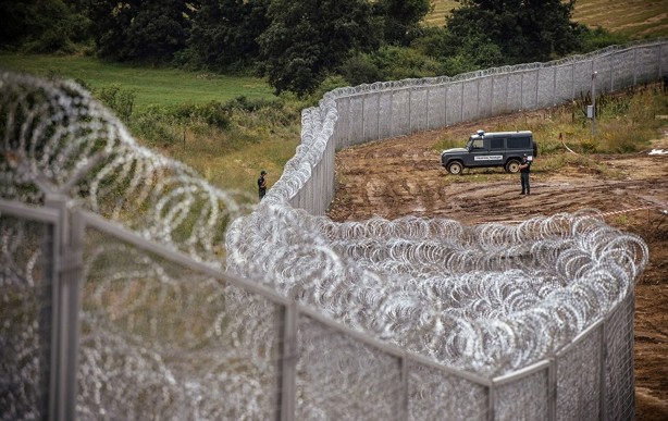 Foto - Herkes operasyona kilitlenmişken Türkiye sınırına asker konuşlandırdılar