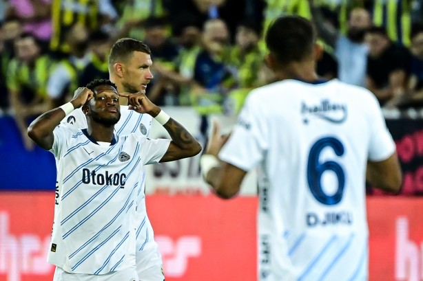 Foto - Herkes orta saha beklerken bir kanat transferi daha! Fenerbahçe 17'lik yıldızla anlaştı