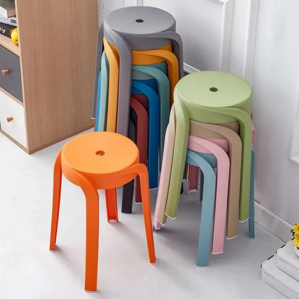 Foto - Herkes oturuyor, ama kimse bilmiyordu! Taburelerin ortasındaki delik meğer öyle bir işe yarıyormuş ki… 