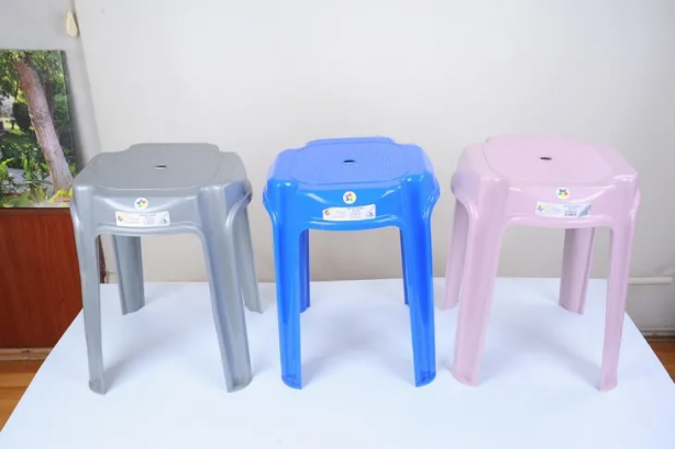 Foto - Herkes oturuyor, ama kimse bilmiyordu! Taburelerin ortasındaki delik meğer öyle bir işe yarıyormuş ki… 