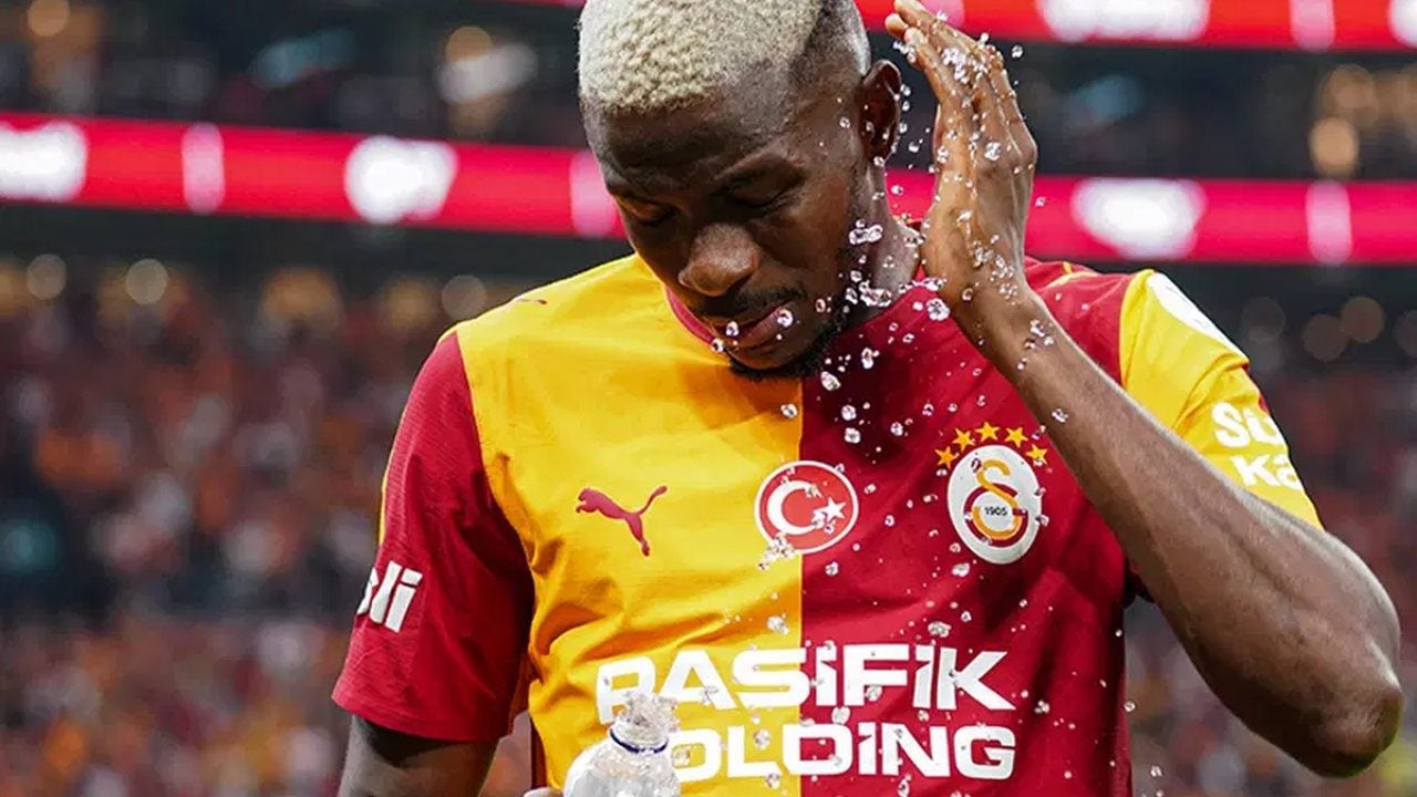 Foto - Herkes oynayıp oynamayacağını merak ediyordu! Okan Buruk’tan Barcelona maçına saatler kala Osimhen kararı