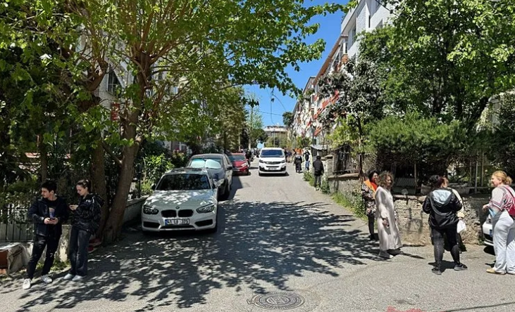 Foto - Herkes panik içinde! Deprem vatandaşı sokağa döktü