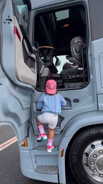 Foto - Herkes şaşkın! 4 yaşında tır kullandı