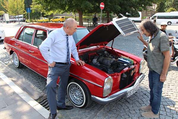 Foto - Herkes şaşkın! Arabasını alana 'bir deste para' verecek