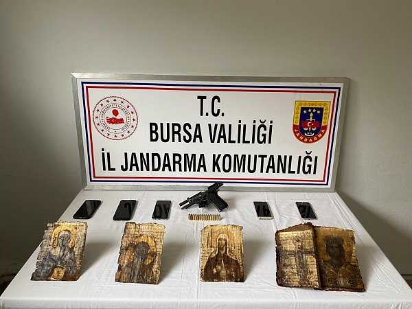 Foto - Herkes şaşkın Bursa'da ele geçirildi! Ceylan derisine yazılmış tam 2 bin yıllık