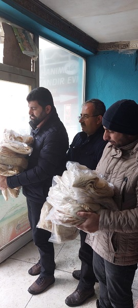 Foto - Herkes seferber oldu! Bu kez tandırlar depremzedeler için yakıldı