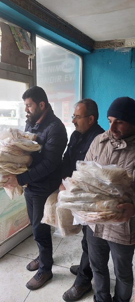 Foto - Herkes seferber oldu! Bu kez tandırlar depremzedeler için yakıldı