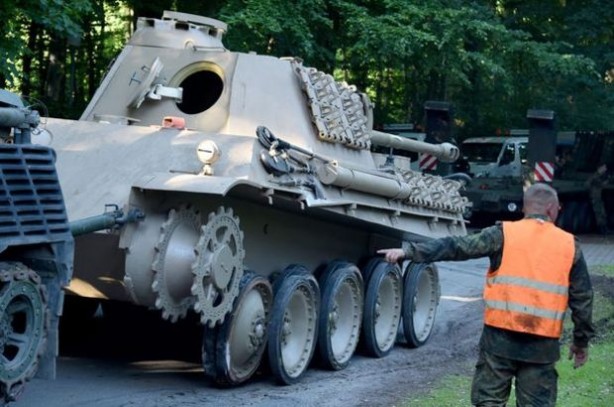 Foto - Herkes şok oldu! Evin bodrumundan 2. Dünya savaşından kalma tank çıktı