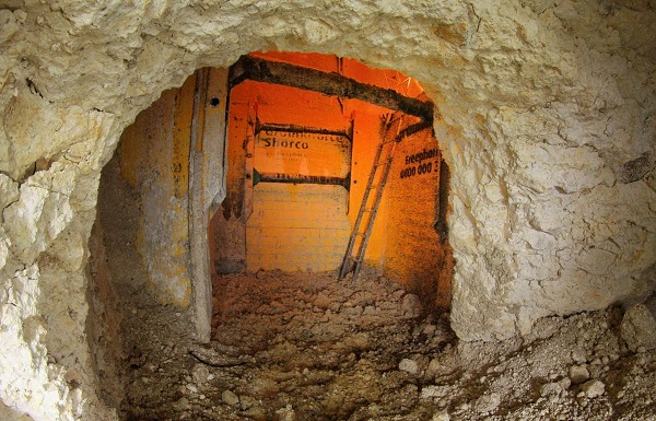 Foto - Herkes şokta! Gizli tünel öyle bir yerde bulundu ki!