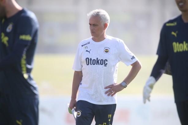 Foto - Herkes şokta! Livakovic'e güle güle! Yaptığı hareket sonu oldu, Mourinho'nun prensi panter geliyor