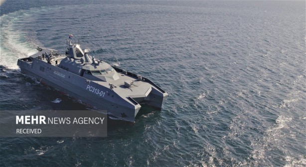 Foto - Herkes tedirgin! İran yeni savaş gemisini dünyaya tanıttı