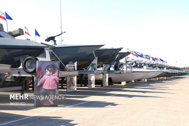 Foto - Herkes tedirgin! İran yeni savaş gemisini dünyaya tanıttı