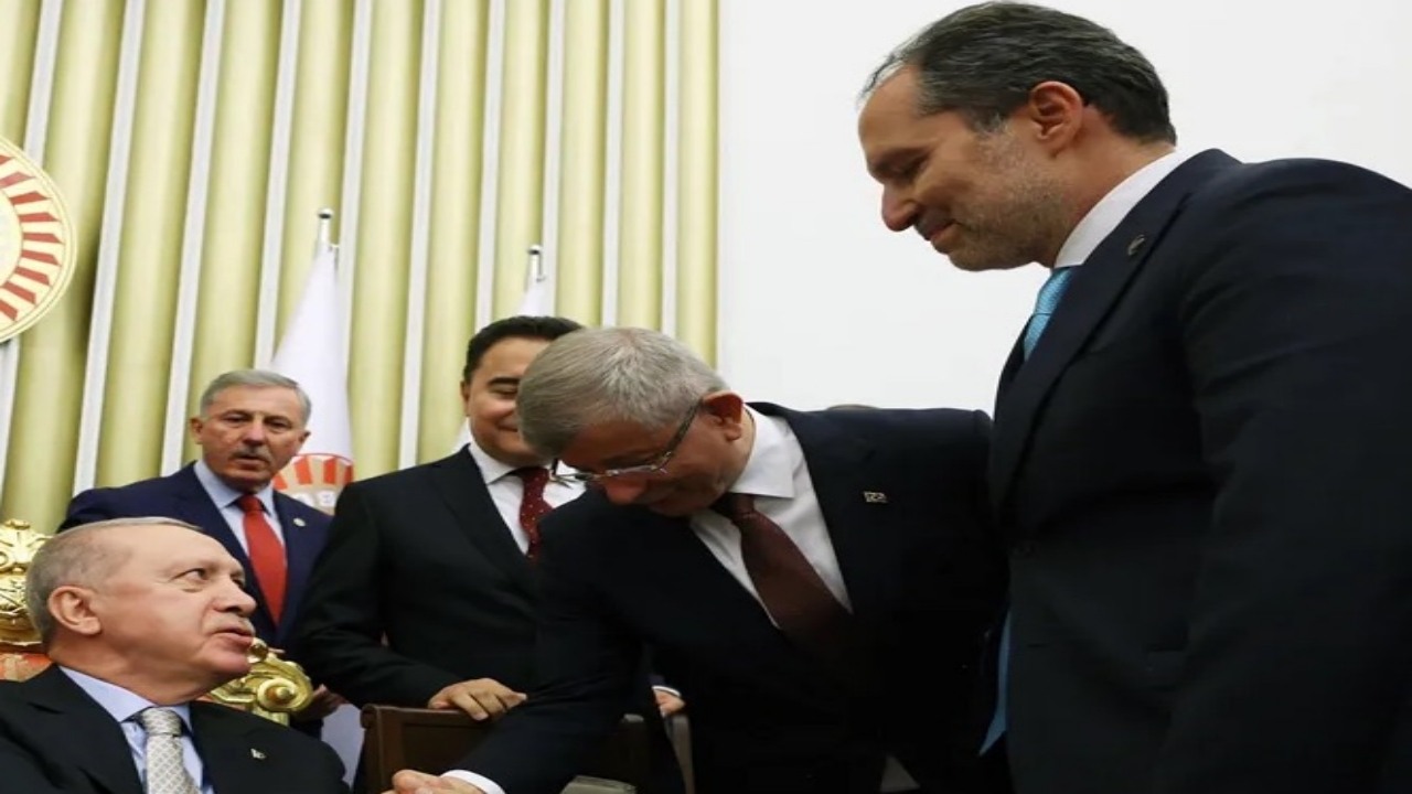 Foto - Herkes ters köşe! Tüm Türkiye’nin konuştuğu Erdoğan-Davutoğlu fotoğrafına ilişkin flaş açıklama 