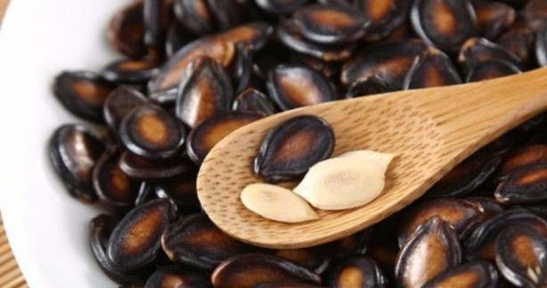 Foto - Herkes tüketiyor! Karpuz çekirdeğini yemek sağlıklı mı? İşte cevabı...