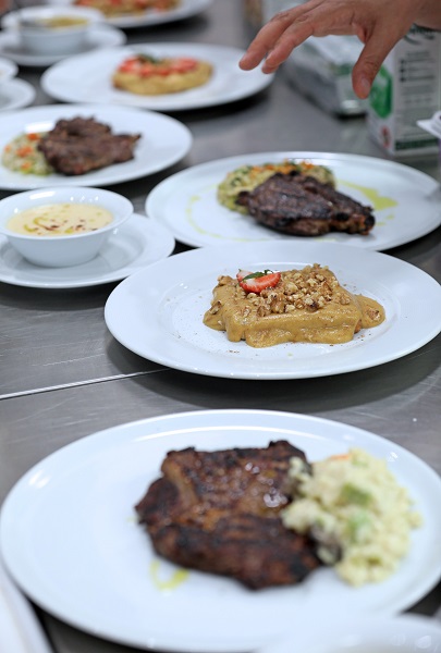 Foto - Herkes 'yokluktan' şikayet ediyor ama... Bakın çöpe atılan ekmeklerle bir yılda kaç okul açılabilir