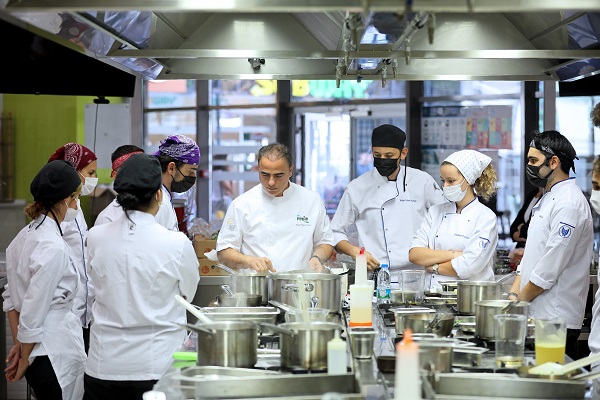 Foto - Herkes 'yokluktan' şikayet ediyor ama... Bakın çöpe atılan ekmeklerle bir yılda kaç okul açılabilir