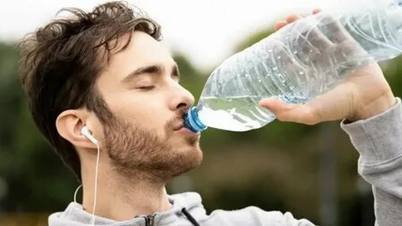 Foto - Herkese aynı kural olmaz! Su tüketiminde 2 litre dayatması çürütüldü