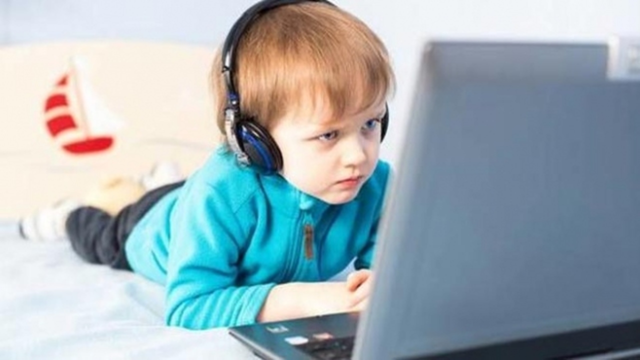 Foto - Herkese ders olsun! Telefon ve taletle vakit geçiren 6 yaşındaki çocuğun hafızası silindi!