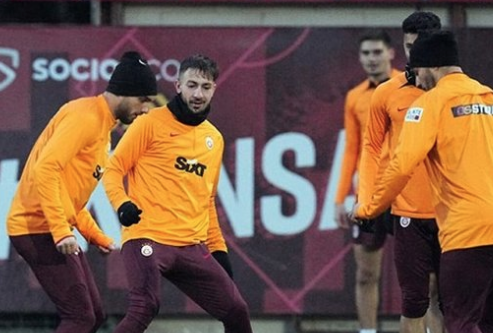 Foto - Herkese göstermişler: Azerbaycan’dan dev anlaşma her an açıklanabilir: Okan Buruk imzalatacak! Bomba teklif… 