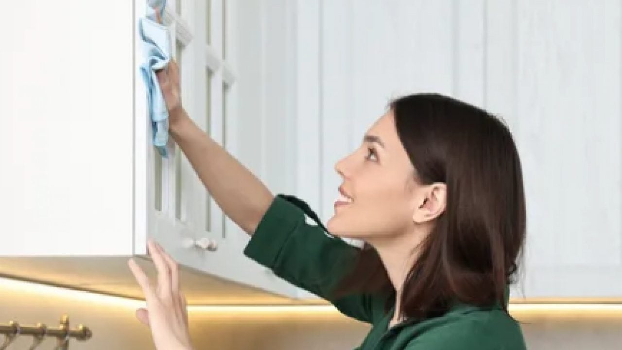 Foto - Herkesi şaşırtan 5 dakika formülü: Mutfak dolaplarını parlatma yöntemi...