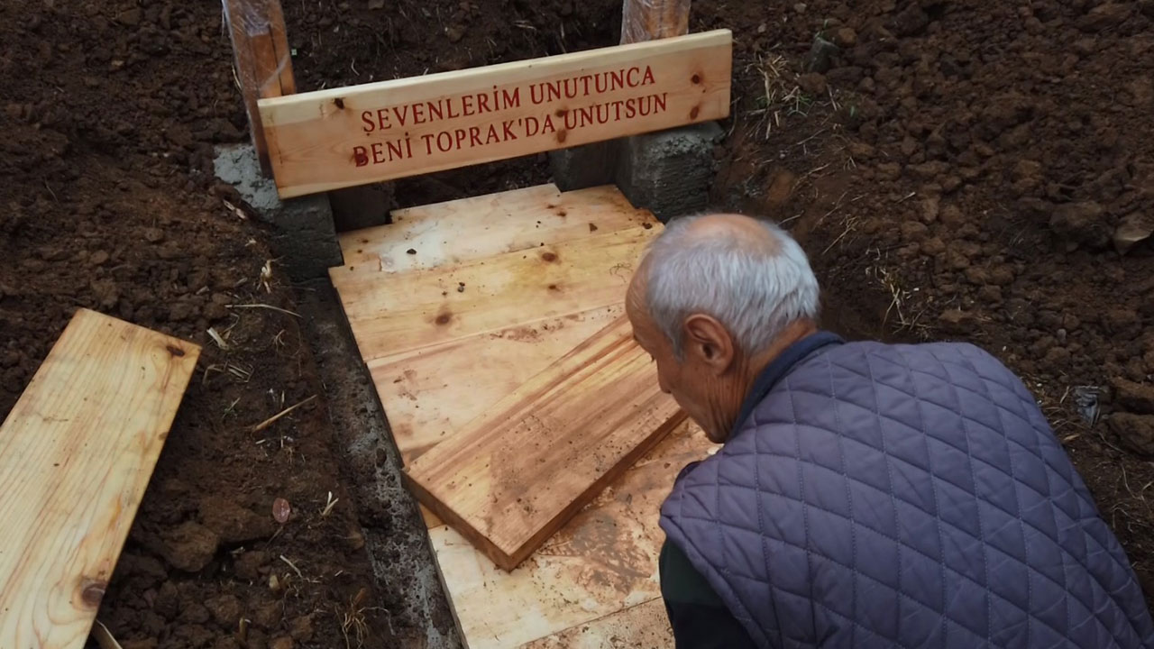 Foto - Herkesi şaşkına çevirdi! Ölmeden önce kendine sıradışı bir mezar yaptırdı