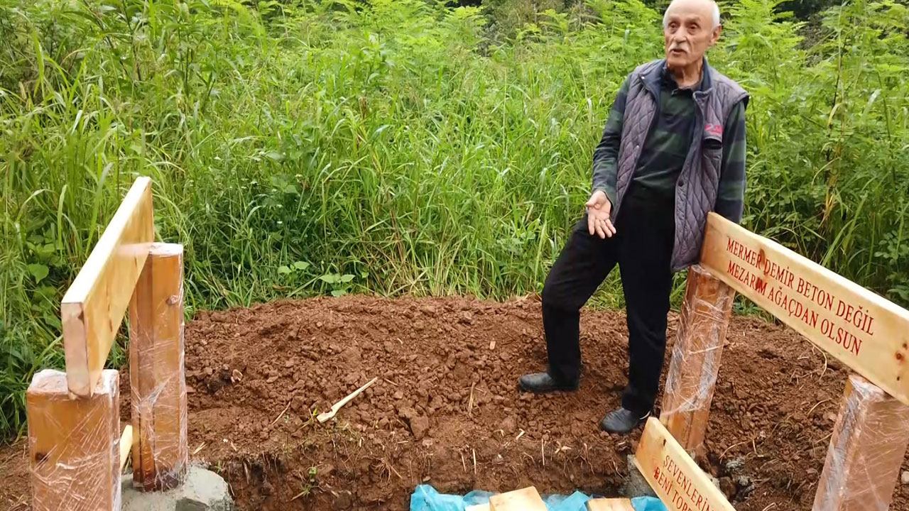 Foto - Herkesi şaşkına çevirdi! Ölmeden önce kendine sıradışı bir mezar yaptırdı