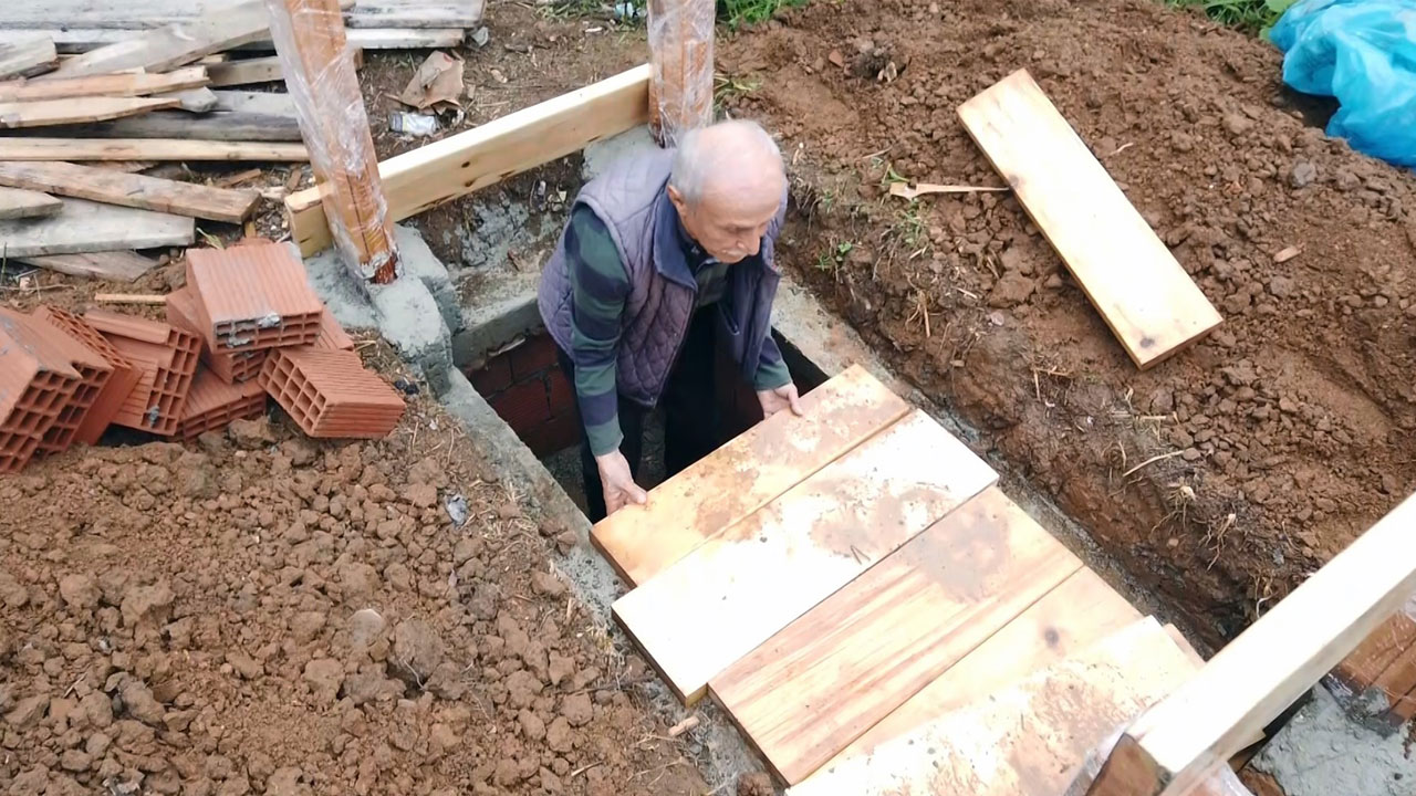 Foto - Herkesi şaşkına çevirdi! Ölmeden önce kendine sıradışı bir mezar yaptırdı