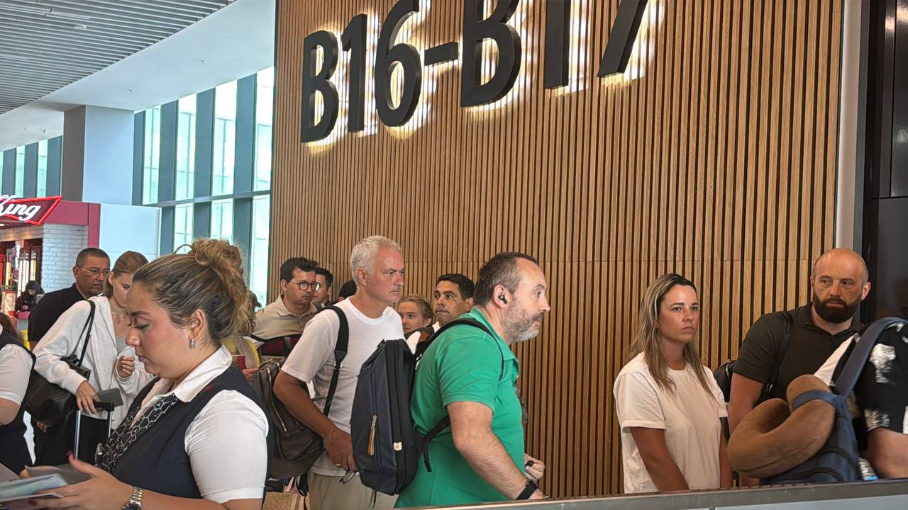 Foto - Herkesi şaşkına çevirdi tek başına: Tazminatör Mourinho sessiz sedasız çekti gitti: Kimse yoktu...