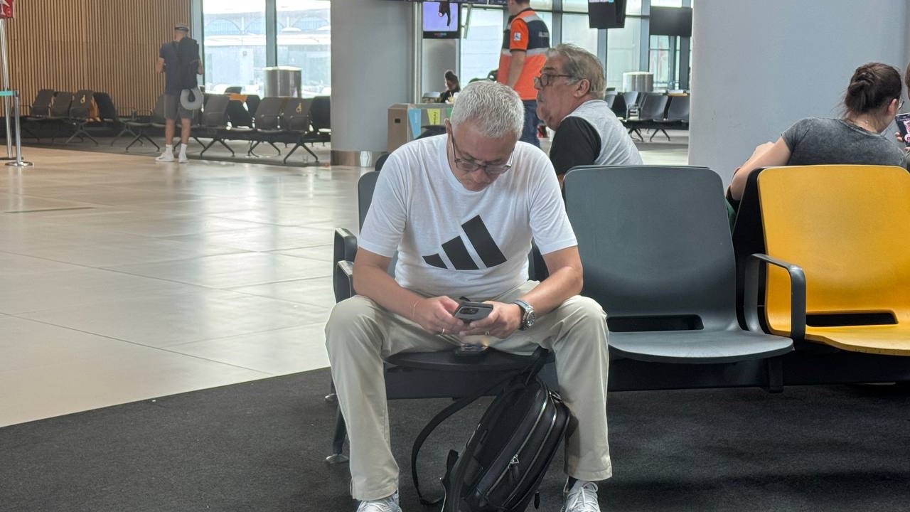 Foto - Herkesi şaşkına çevirdi tek başına: Tazminatör Mourinho sessiz sedasız çekti gitti: Kimse yoktu...