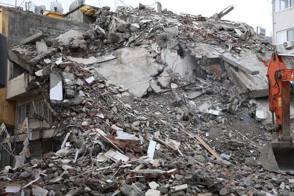 Foto - Herkesi ürküten bina yıkılıyor! 