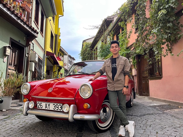 Foto - Herkesin gözü bu otomobilde! Hurda halde buldu 1 milyon lira harcadı