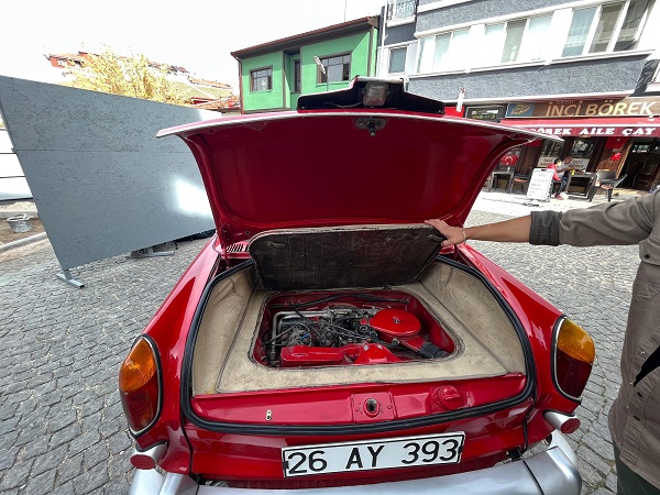 Foto - Herkesin gözü bu otomobilde! Hurda halde buldu 1 milyon lira harcadı